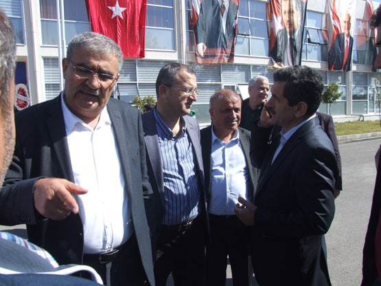Dualarla, alkışlarla açıldılar